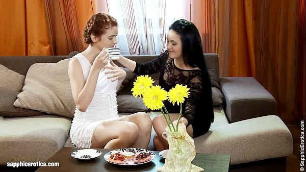 Mutass Coffeetime Tryst - by Sapphic Erotica lesbian sex with Agnessa Lilianna friss filmet