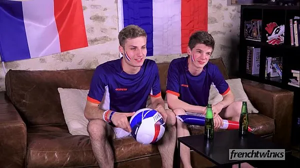 Pokaż Two twinks support the French Soccer team in their own waynowe filmy
