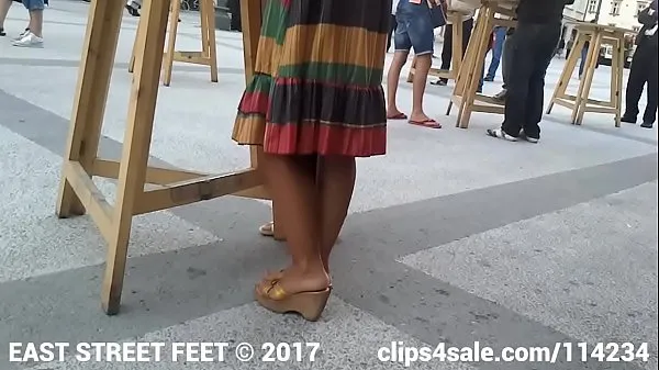 Show Candid Feet - Hottie in Mules fresh Movies