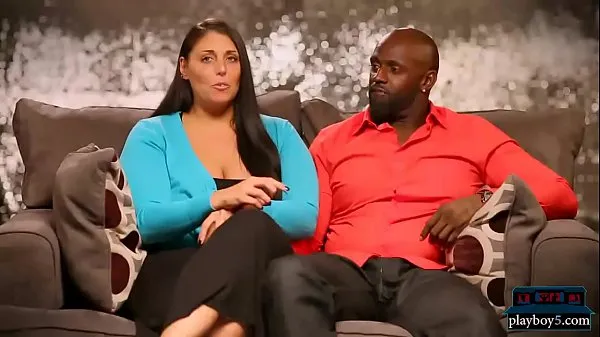 Tunjukkan Interracial amateur couple wants to try a threesome Filem baharu