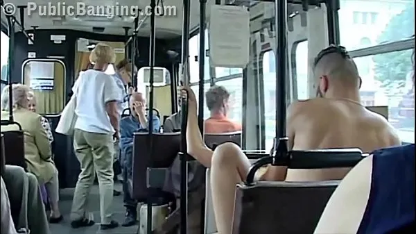 Εμφάνιση Extreme public sex in a city bus with all the passenger watching the couple fuck φρέσκων ταινιών