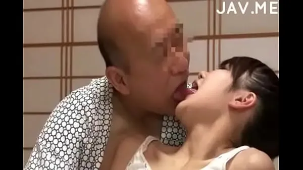 Tampilkan Delicious Japanese girl with natural tits surprises old man Film baru