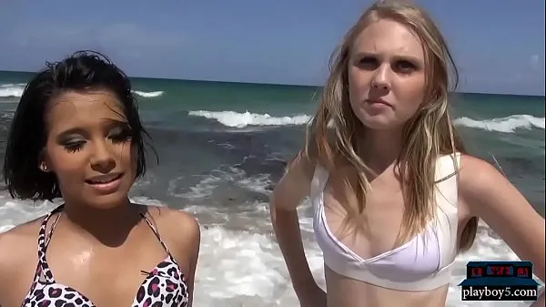 Εμφάνιση Amateur teen picked up on the beach and fucked in a van φρέσκων ταινιών