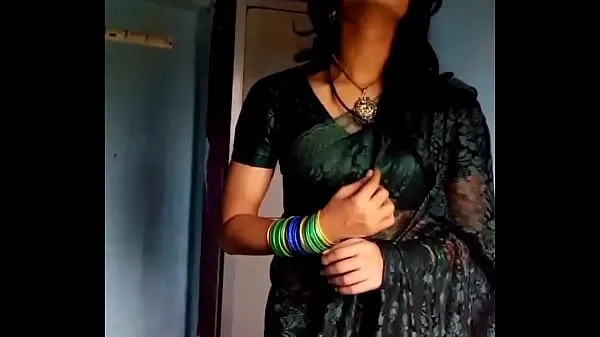 Εμφάνιση Crossdresser in green saree φρέσκων ταινιών