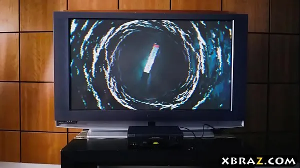 The Ring xxx parody with curvy MILF bitch Romi Rain개의 최신 영화 표시