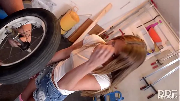 Show Sexy Teen in Knee High Socks Rides Cock in a Repair shop fresh Movies