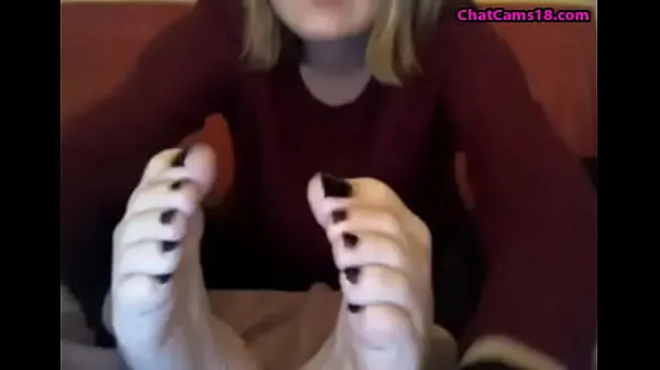 Visa webcam model in sweatshirt suck her own toes färska filmer