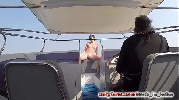 展示Getting fucked on a boat and cumwalking in front of the captain部新电影