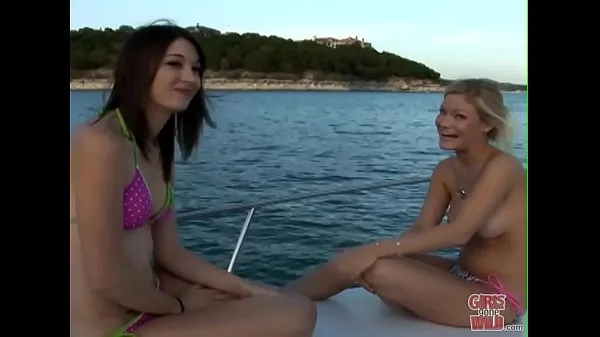 GIRLS GONE WILD - A Couple Of y. Lesbians Having Fun On A Boat تازہ فلمیں دکھائیں