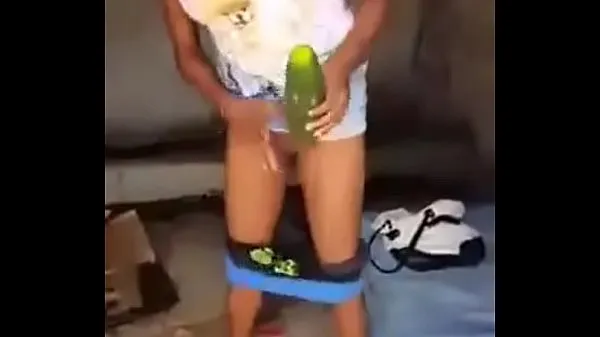 Prikaži he gets a cucumber for $ 100 svežih filmov
