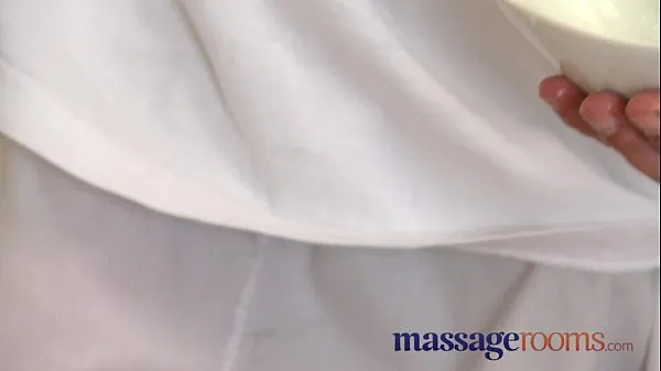 Massage Rooms Mature woman with hairy pussy given orgasm تازہ فلمیں دکھائیں