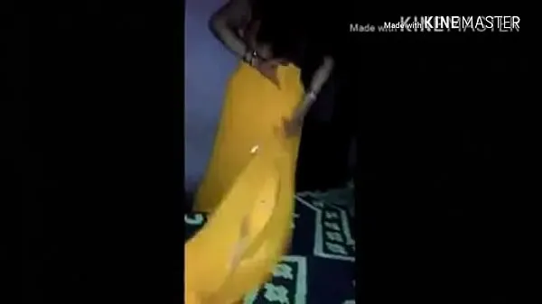 Visa Indian hot horny Housewife bhabhi in yallow saree petticoat give blowjob to her bra sellers färska filmer