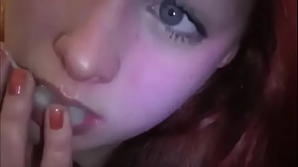 แสดง Married redhead playing with cum in her mouth ภาพยนตร์ใหม่