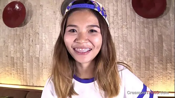 Εμφάνιση Thai teen smile with braces gets creampied φρέσκων ταινιών