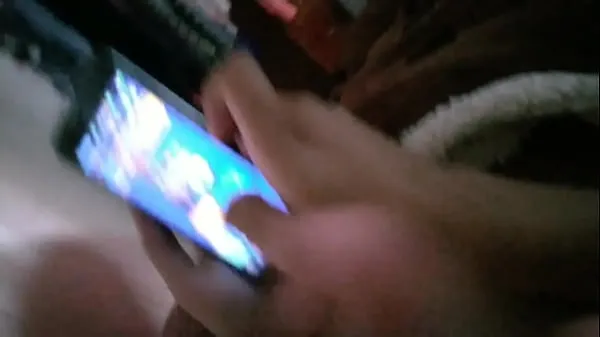 Prikaži My girlfriend's tits while playing svežih filmov