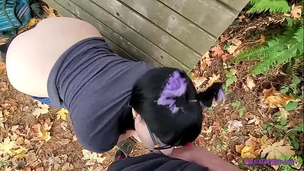 Kitty explores the whole woods to find this nice secluded bench to rest my backpack full of toys on. Now she can finally give this pussy the attention it needs Yeni Filmi göster