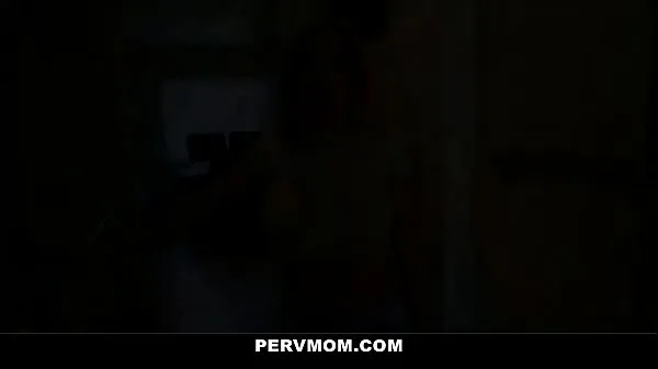 Tunjukkan Hot MILF StepMom Oral Orgasm By Young Stepson - PervMom Filem baharu