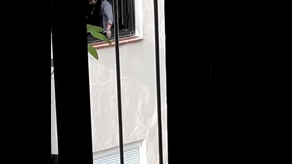 Tampilkan Naked neighbor on the balcony Film baru