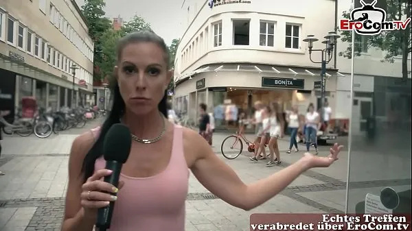 Visa German milf pick up guy at street casting for fuck färska filmer