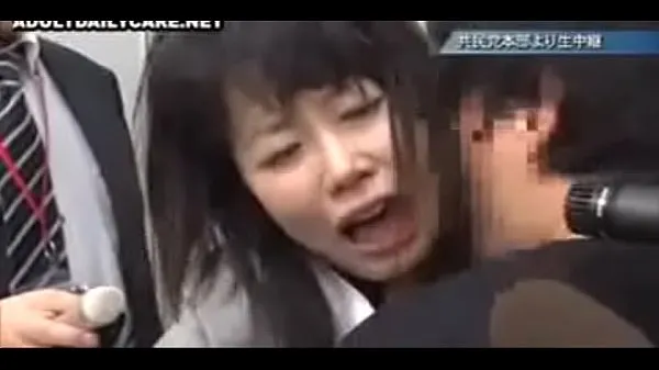 Tunjukkan Japanese wife undressed,apologized on stage,humiliated beside her husband 02 of 02-02 Filem baharu