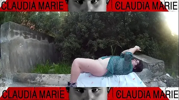 Zobraziť nové filmy (The fat woman gets horny and they have to go off the road to have sex. In public it is always more morbid)