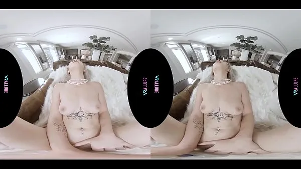 แสดง All natural blonde masturbates with her vibrator in virtual reality ภาพยนตร์ใหม่