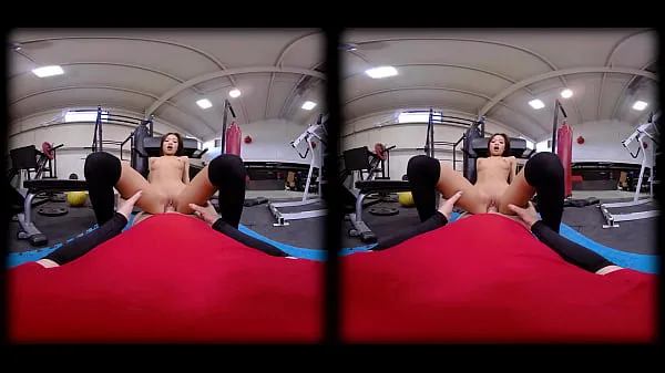 Tunjukkan VRConk Petite girl fucked by fat cock at the gym VR Porn Filem baharu