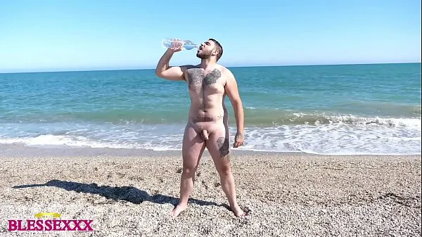 Vis Straight male walking along the nude beach - Magic Javi ferske filmer