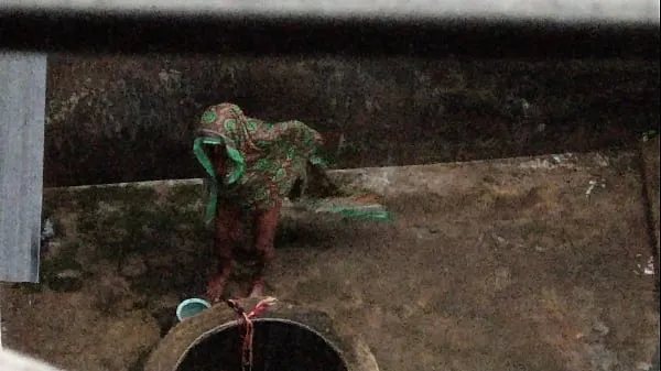 Hot mature caught naked outdoor in rainy days ताज़ा फ़िल्में दिखाएँ