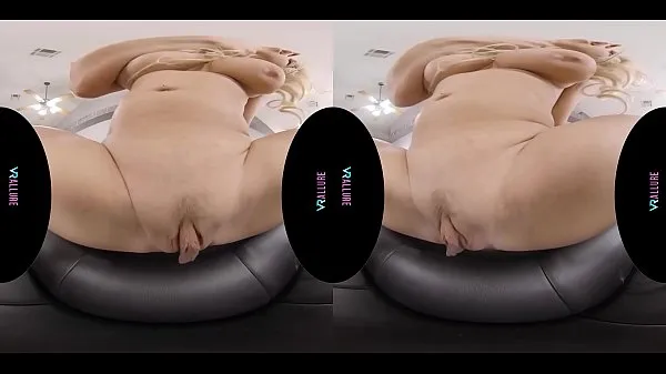 Mostra Bella bionda tettona si masturba con il suo giocattolo nella realtà virtuale nuovi film
