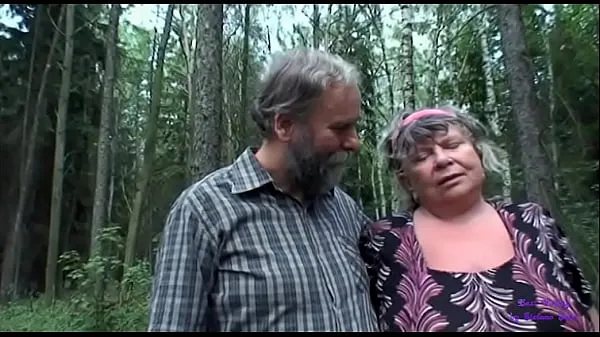 Zobraziť nové filmy (The girl looking for sees an older lady with big tits fucking with her old husband and gets very horny)