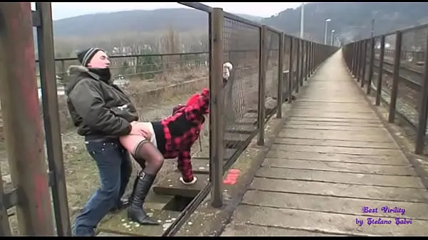 Tampilkan Stepdad picks up stepdaughter from school and then fucks her on a bridge Film baru