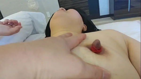 Visa After sucking the nipple of her beloved wife Yukie, wrap it with a string to prevent it from returning färska filmer