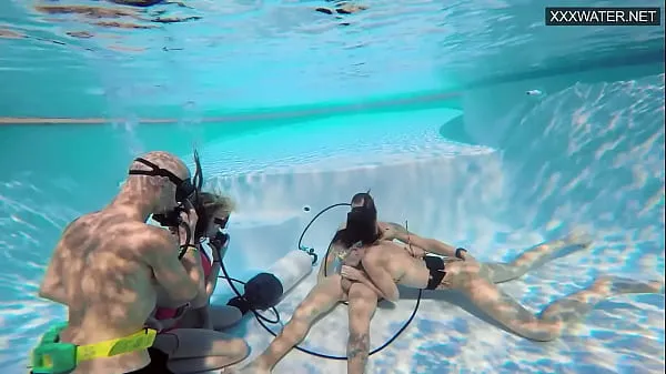 Pokaż Eva Sasalka and Jason being watched underwater while fuckingnowe filmy