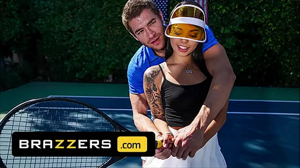 Show Xander Corvus) Massages (Gina Valentinas) Foot To Ease Her Pain They End Up Fucking - Brazzers fresh Movies