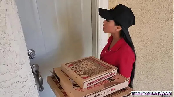 Two horny teens ordered some pizza and fucked this sexy asian delivery girl تازہ فلمیں دکھائیں