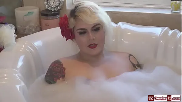 Trans stepmom Isabella Sorrenti anal fucks stepson개의 최신 영화 표시