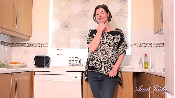 Mutass AuntJudys - 44yo Amateur MILF Jenny gives you JOI in the kitchen friss filmet