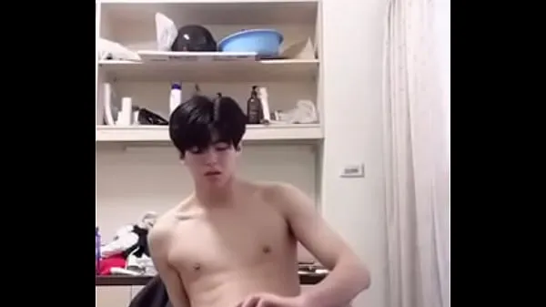 Tampilkan Beautiful Korean Boy Masturbates Alone On Webcam Film baru