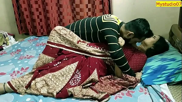 Prikaži Indian xxx milf bhabhi real sex with husband close friend! Clear hindi audio svežih filmov