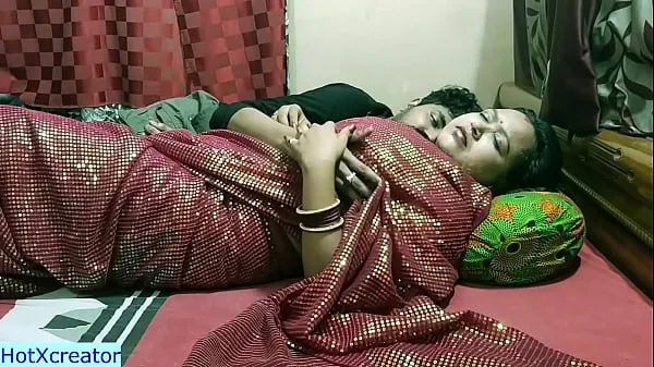 Visa Indian hot married bhabhi honeymoon sex at hotel! Undress her saree and fuck färska filmer