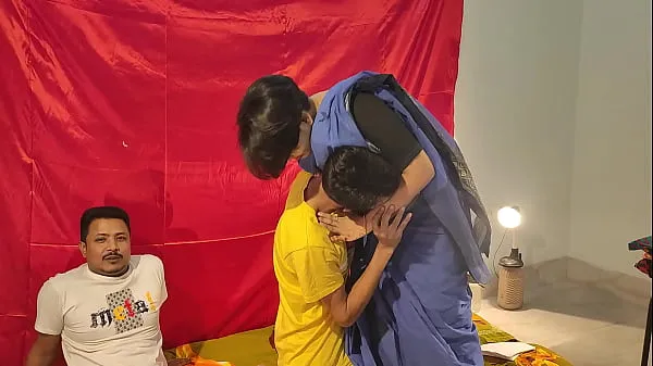 Mutass Husband fingering while his wife fuck Threesome sex Bengali , Shathi khatun and hanif and Shapan pramanik friss filmet