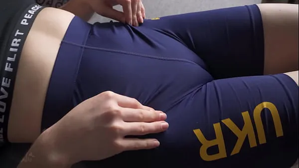 Latina In Yoga Shorts Teases Her Big Camel Toe개의 최신 영화 표시