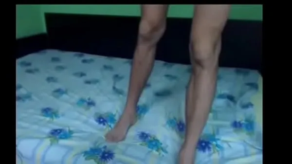 Young Hungarian boy shows off feet and ass and cums for the cam Yeni Filmi göster