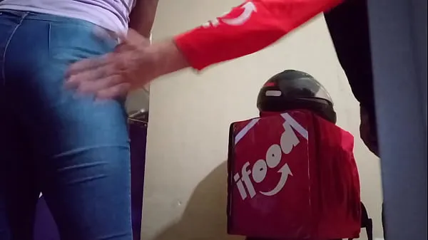 Prikaži Married working at the açaí store and gave it to the iFood delivery man svežih filmov