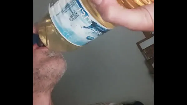 Zobraziť nové filmy (Chugging 1,5 litres of male piss, swallowing all until last drop part two)