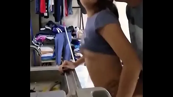Zobraziť nové filmy (Cute amateur Mexican girl is fucked while doing the dishes)