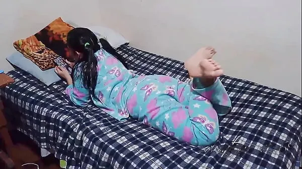 My pretty neighbor in pajamas lets me see her underwear and fuck her before they discover us, we're home alone and I took the opportunity to fuck her개의 최신 영화 표시