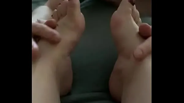 Tampilkan kiss my feet Film baru