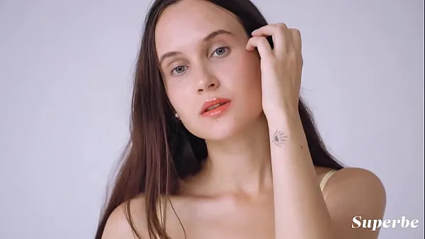 Visa SUPERBE - (Brianna Wolf) - Russia Teen Nude Model Shows Her Perfect Body färska filmer